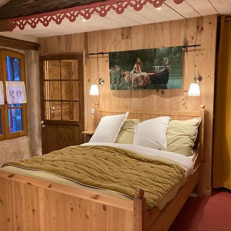 La Cour Secrete Apartment Dinan Bagian luar foto